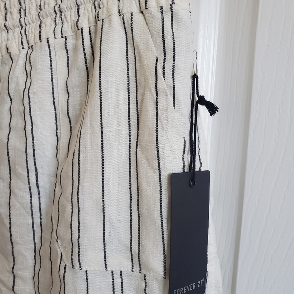 Loose Fit Linen Stripe Shorts Size L - Picture 2 of 9